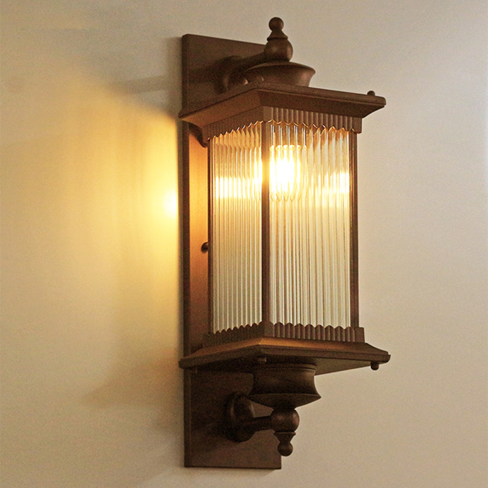 Vintara – Retro Buitenwandlamp in Rechthoekig Design