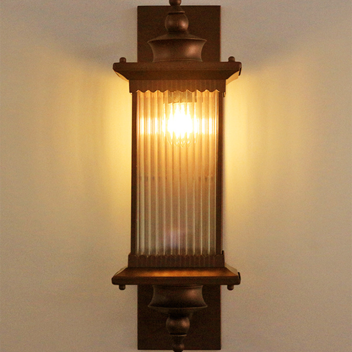 Vintara – Retro Buitenwandlamp in Rechthoekig Design