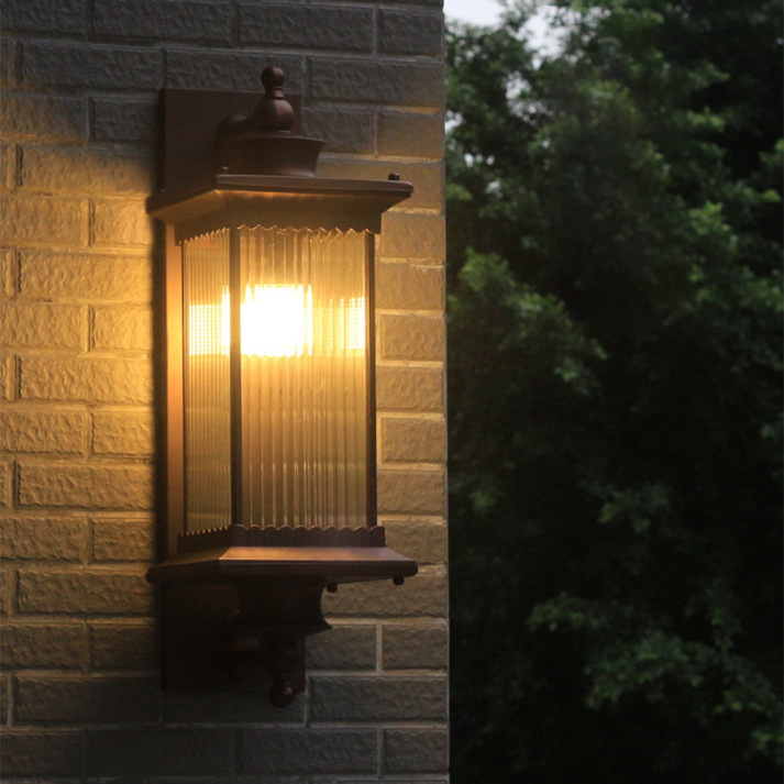 Vintara – Retro Buitenwandlamp in Rechthoekig Design