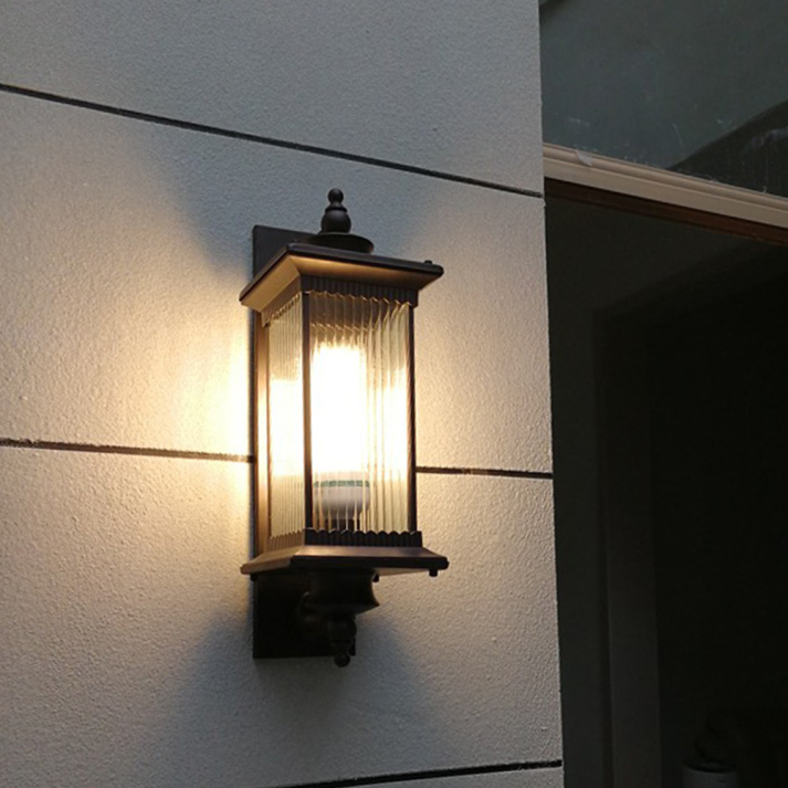 Vintara – Retro Buitenwandlamp in Rechthoekig Design