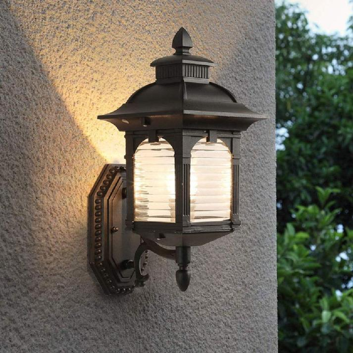 VetroLux – Klassieke Buitenwandlamp van Antiek Glas
