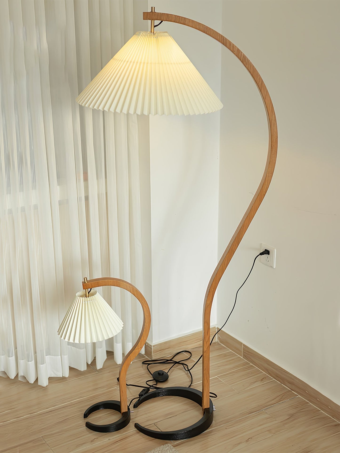 Caprella – Scandinavische booglamp in retro design