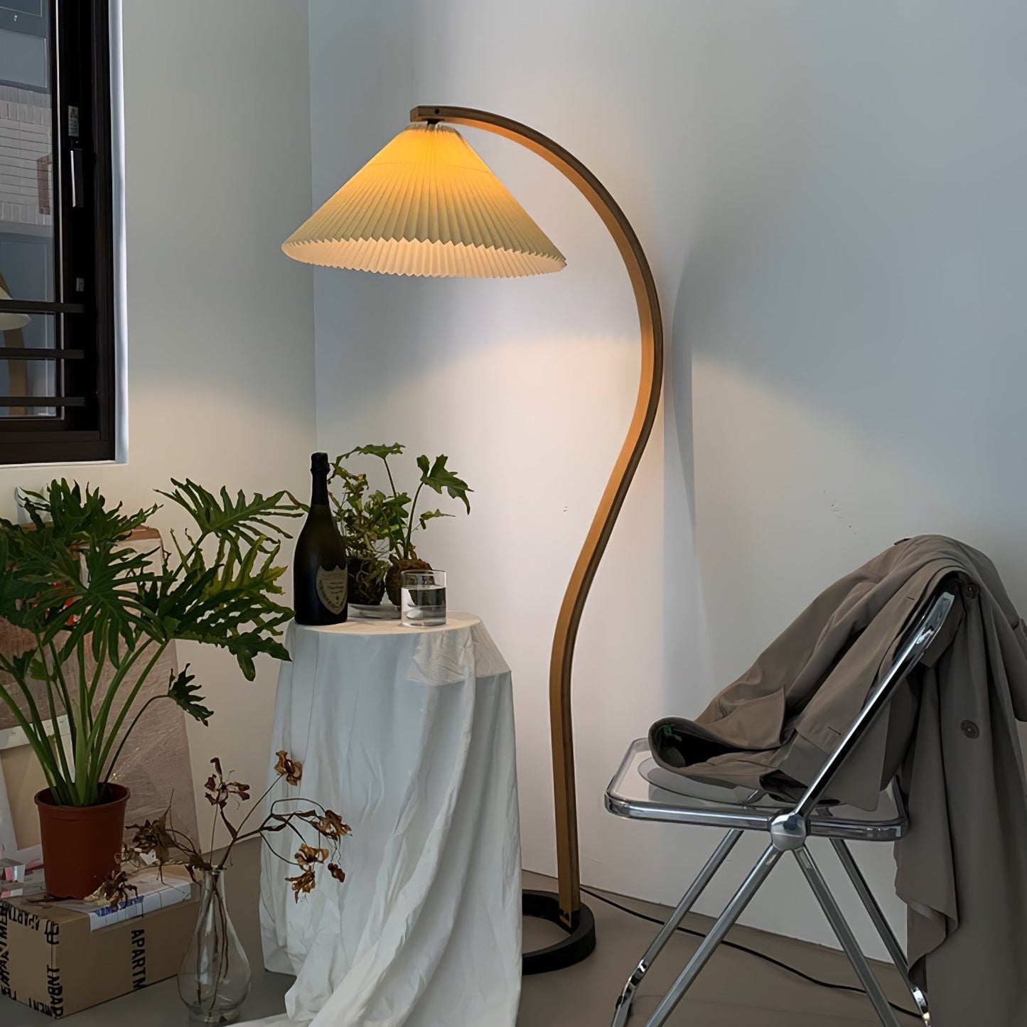 Caprella – Scandinavische booglamp in retro design