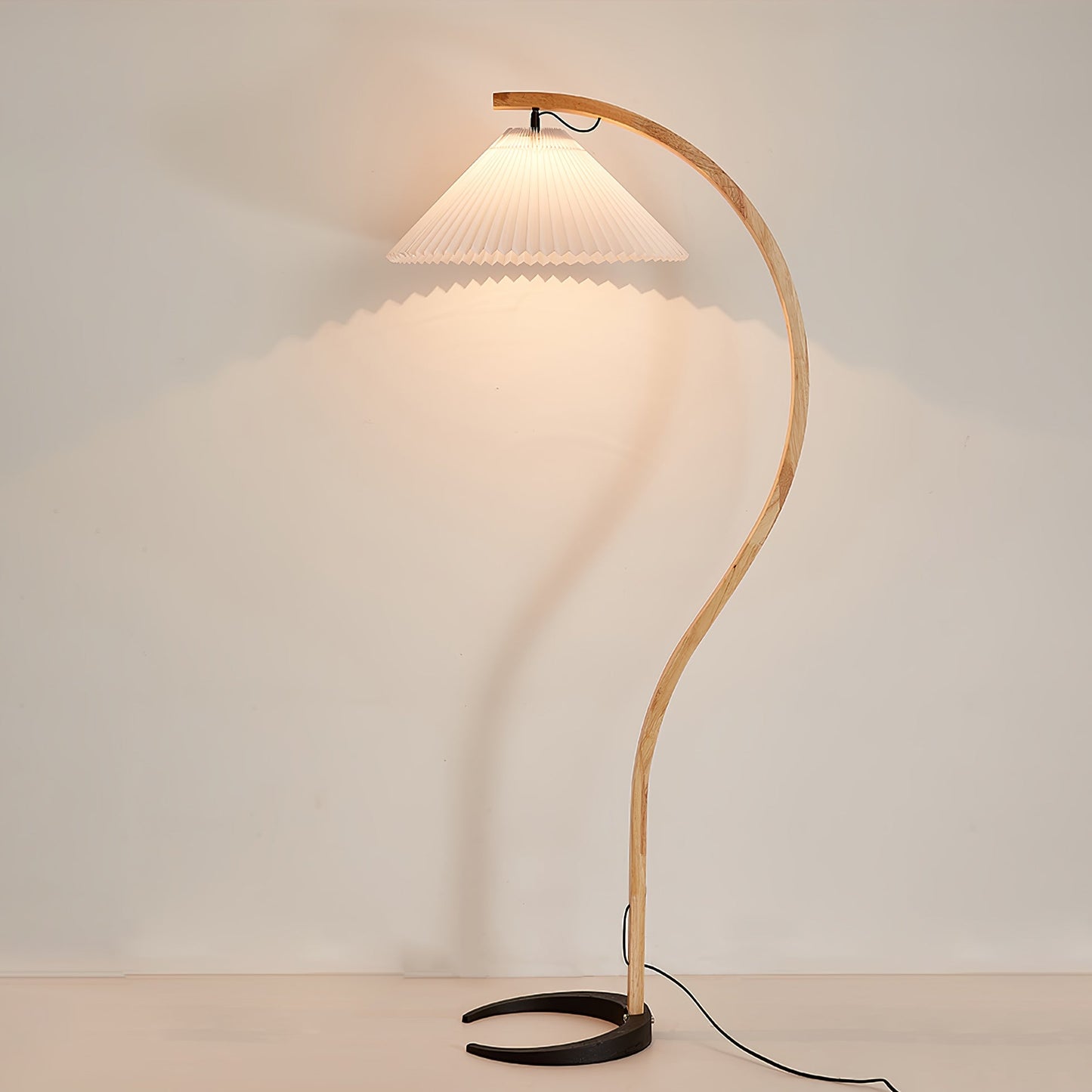 Caprella – Scandinavische booglamp in retro design