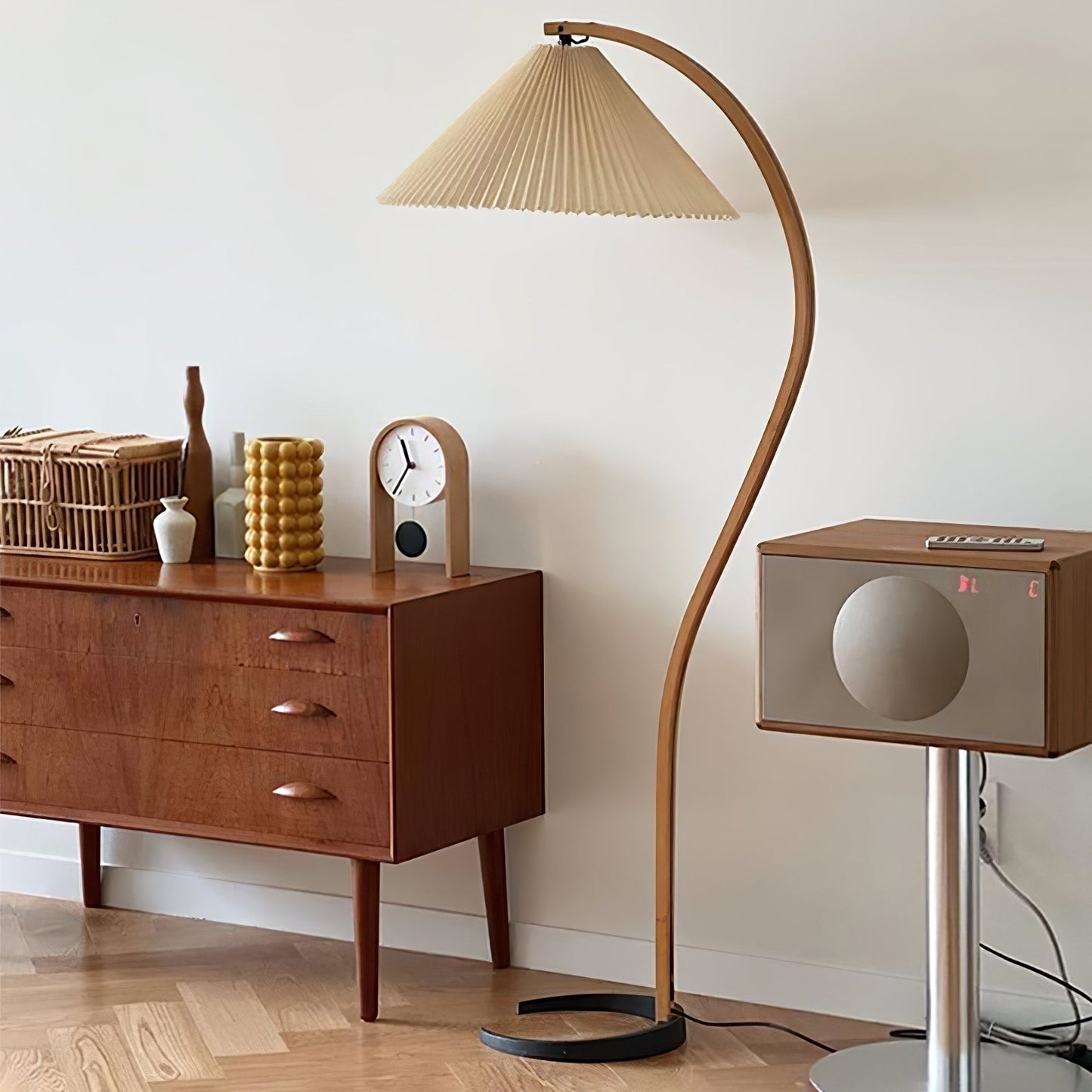 Caprella – Scandinavische booglamp in retro design