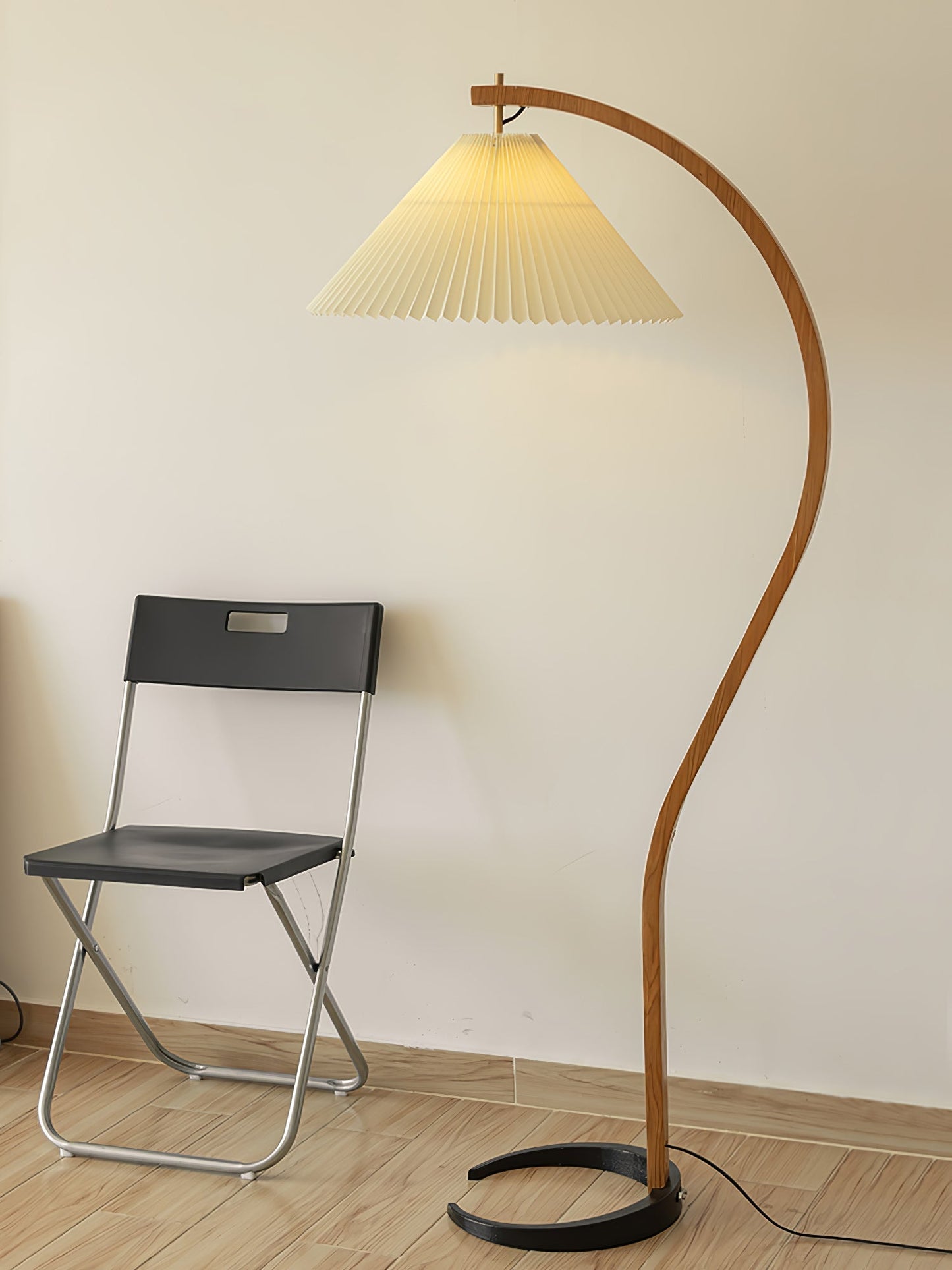 Caprella – Scandinavische booglamp in retro design