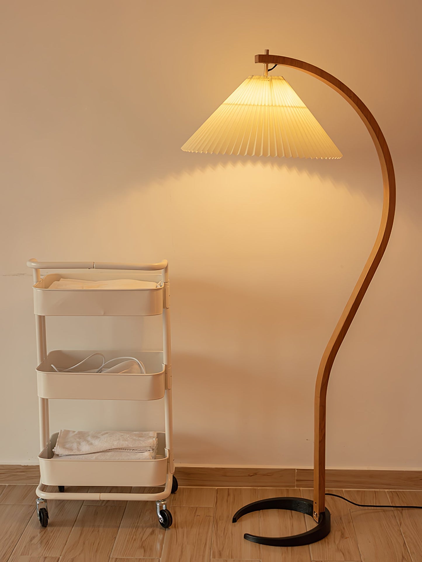 Caprella – Scandinavische booglamp in retro design