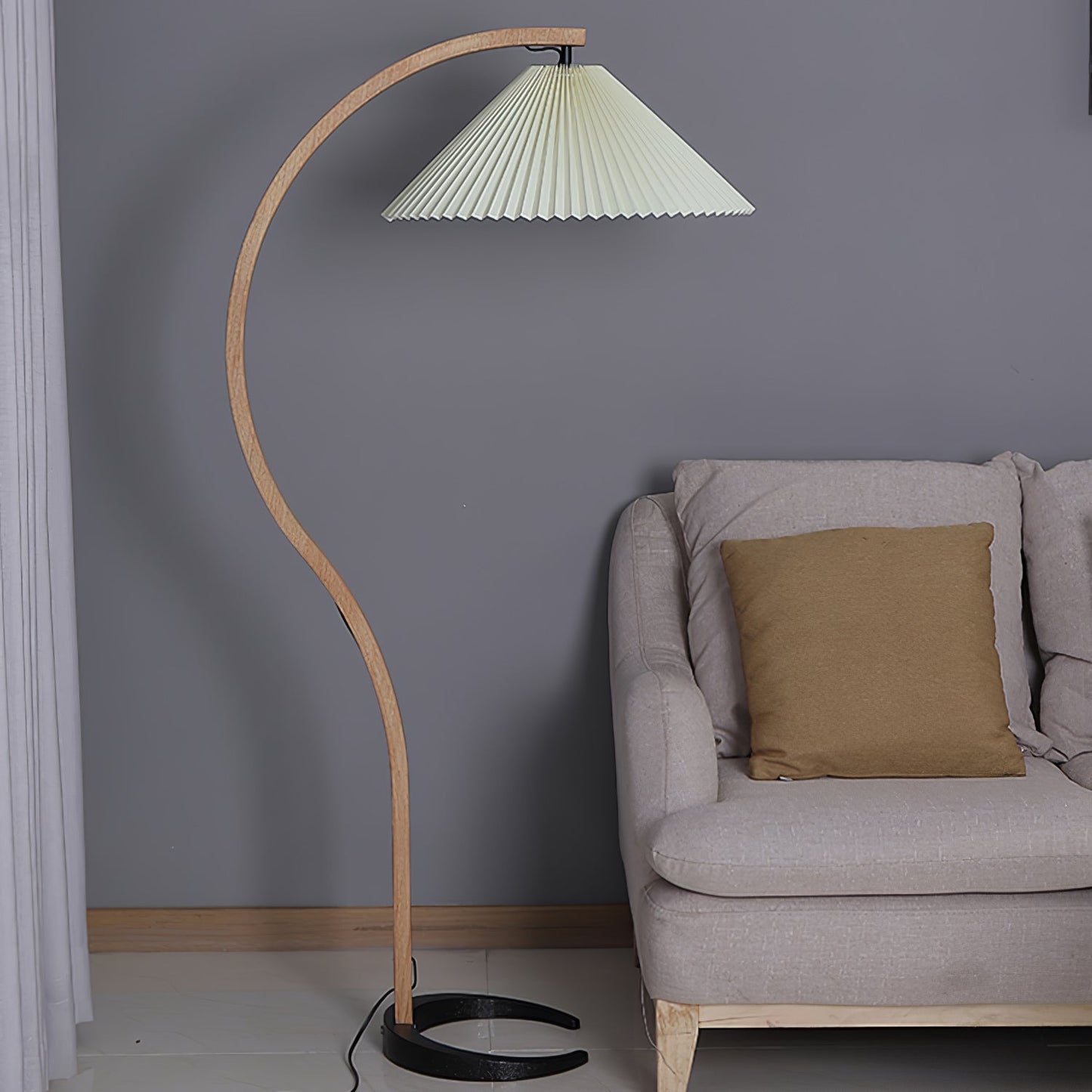 Caprella – Scandinavische booglamp in retro design