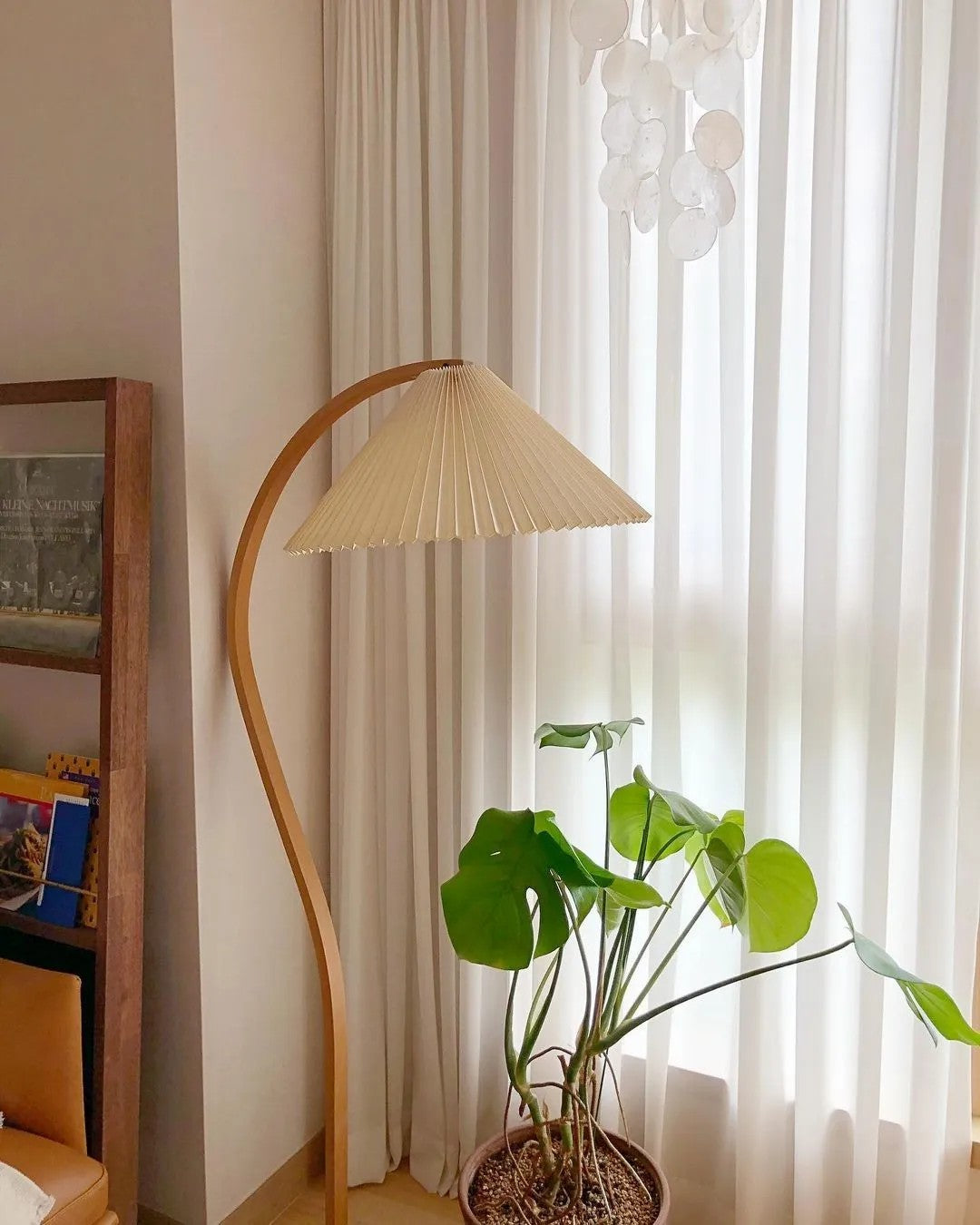 Caprella – Scandinavische booglamp in retro design