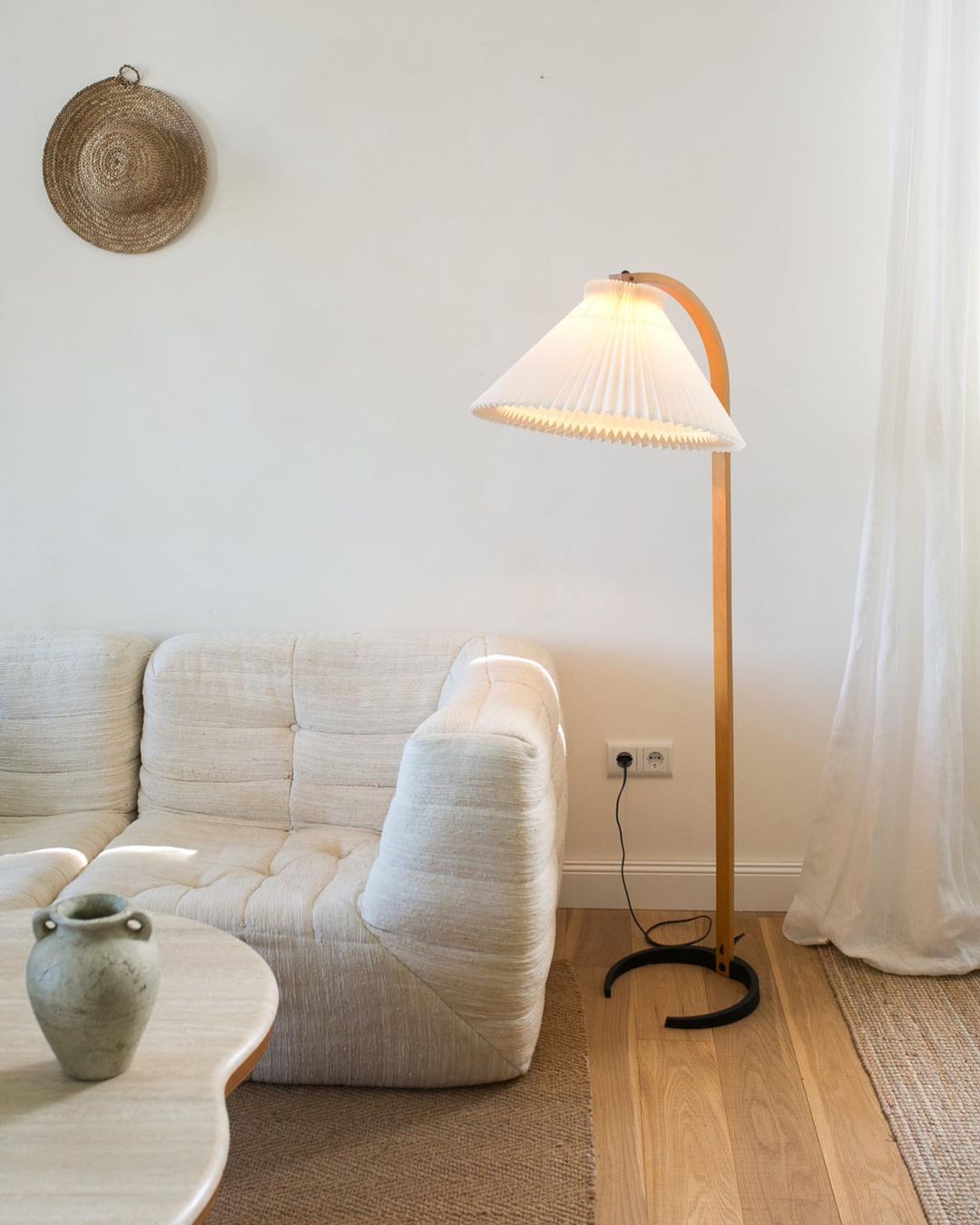Caprella – Scandinavische booglamp in retro design