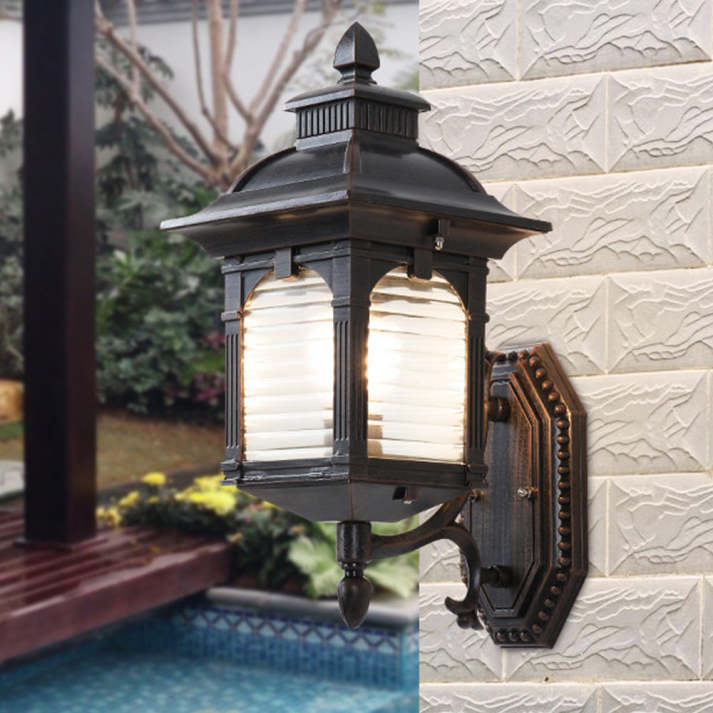 VetroLux – Klassieke Buitenwandlamp van Antiek Glas