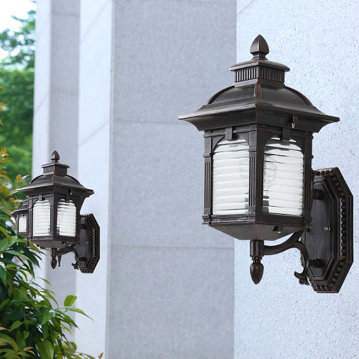 VetroLux – Klassieke Buitenwandlamp van Antiek Glas