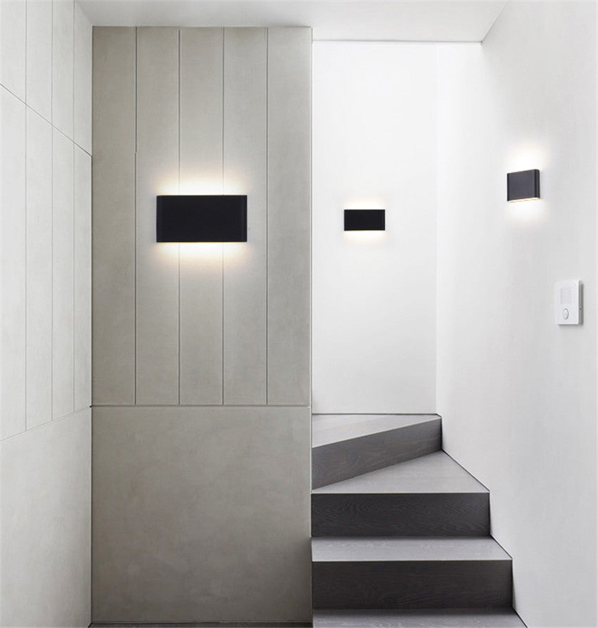 NovaBeam – Moderne LED Waterdichte Wandlamp voor Buiten (Omlopend Licht)