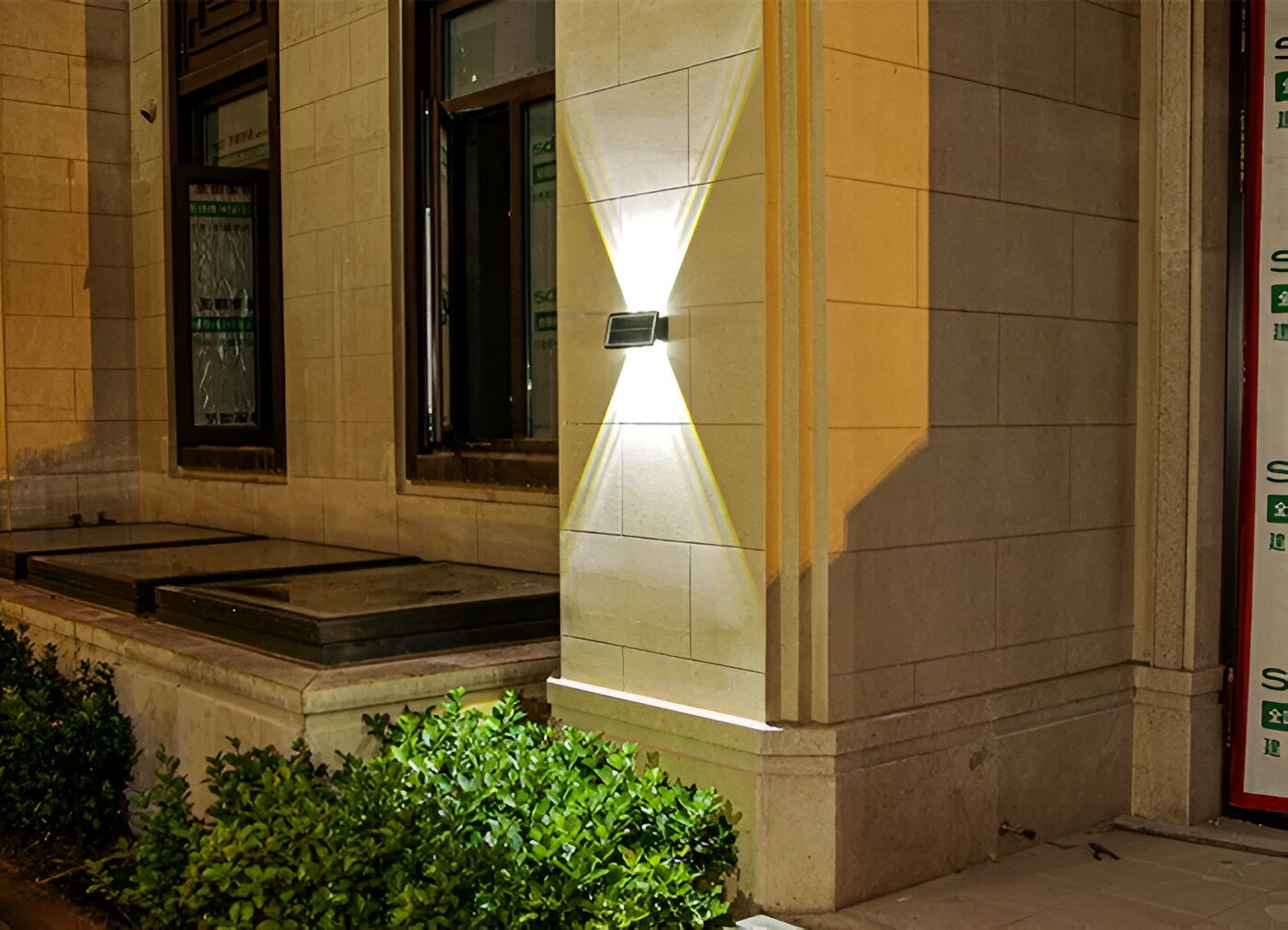 LumaGarden – Wasserdichte LED Solar Tuinlamp met Up & Down Verlichting