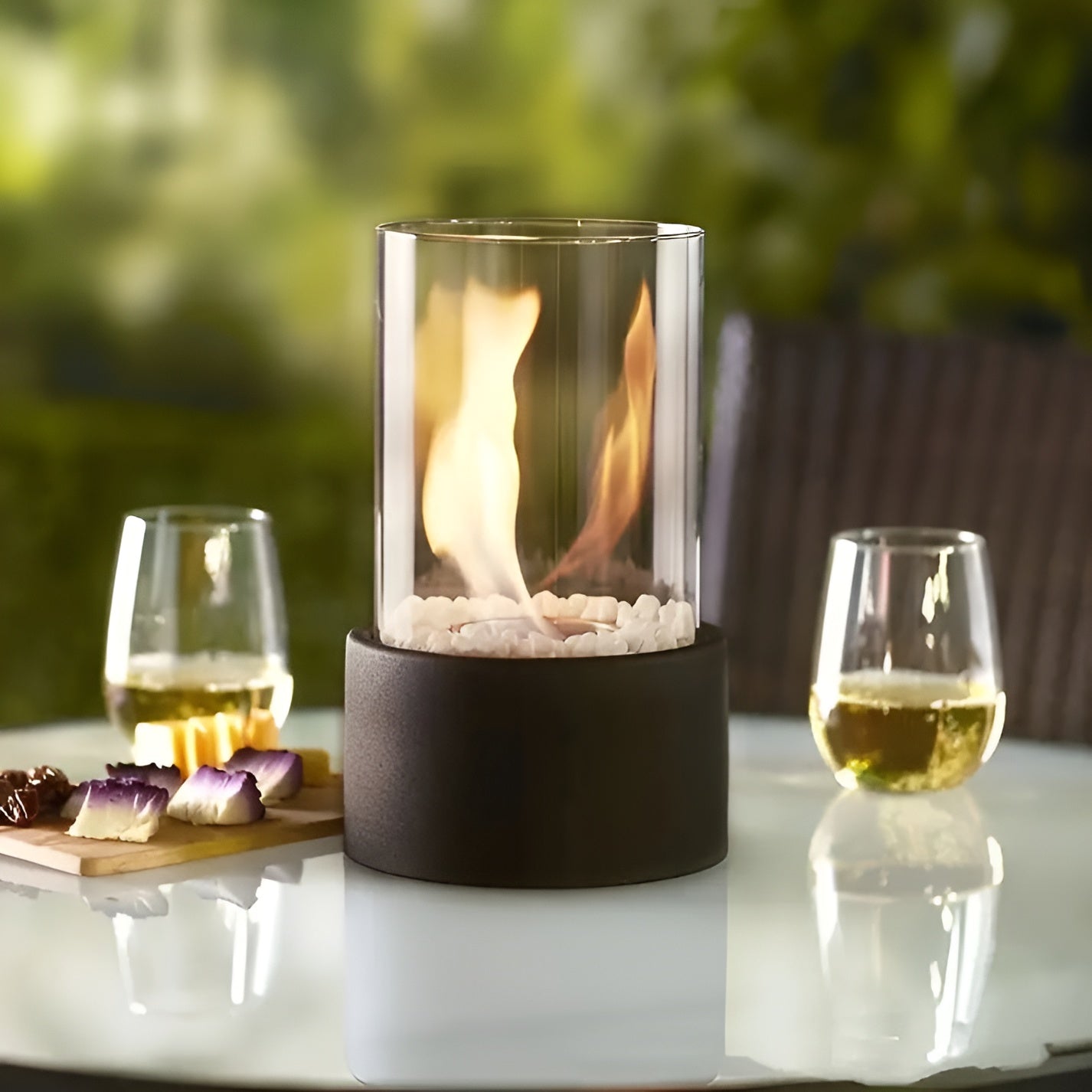 FerroFlame – Elegante tafelhaard met zwarte metalen basis
