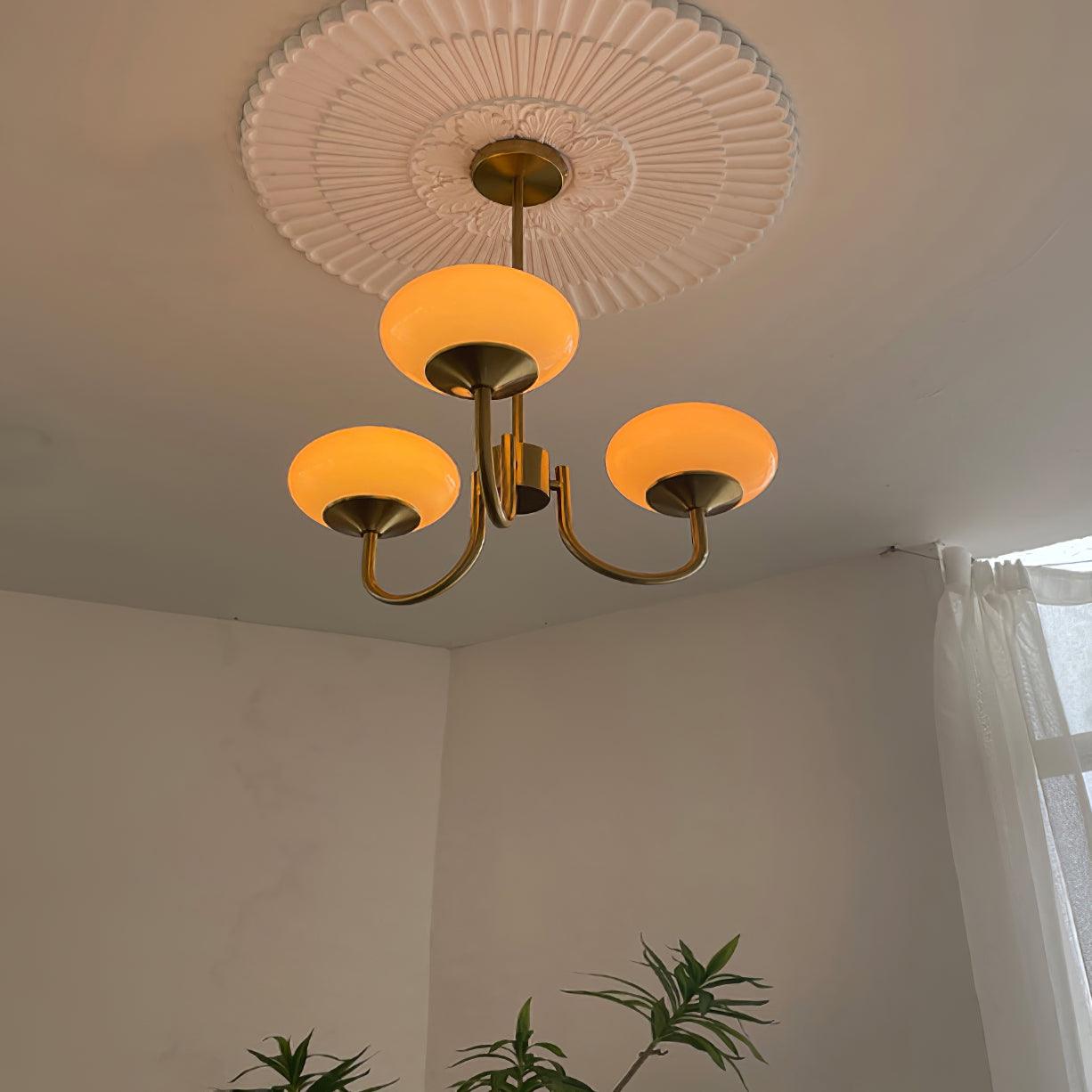 Nuvila – Speelse kroonluchter met marshmallow-look in wolkachtig design