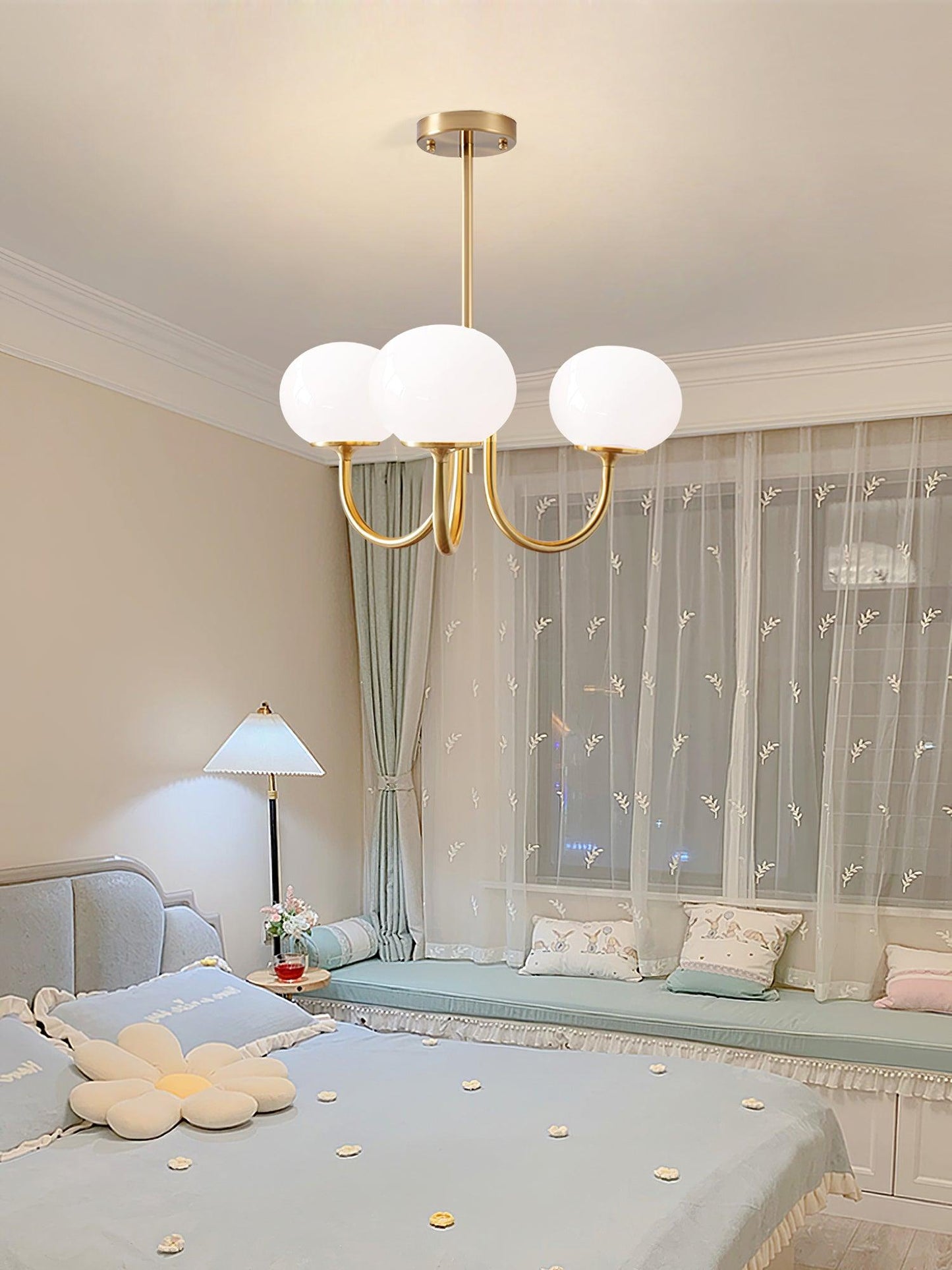 Nuvila – Speelse kroonluchter met marshmallow-look in wolkachtig design