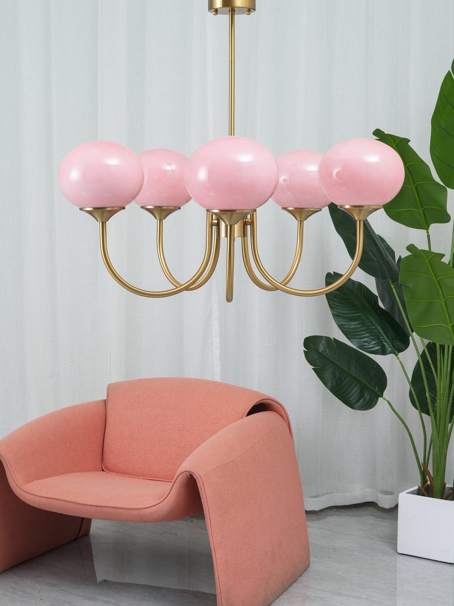 Nuvila – Speelse kroonluchter met marshmallow-look in wolkachtig design