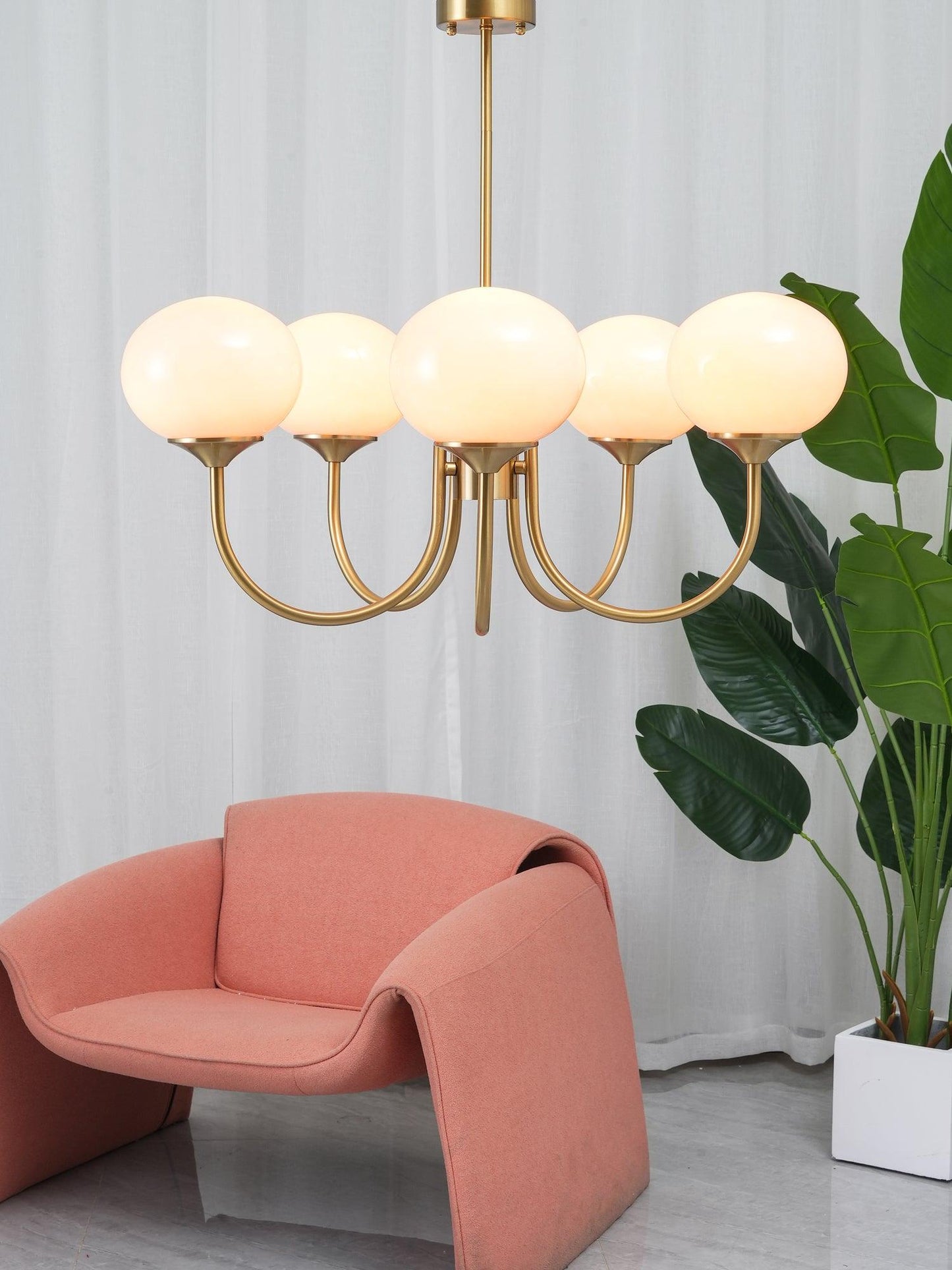 Nuvila – Speelse kroonluchter met marshmallow-look in wolkachtig design