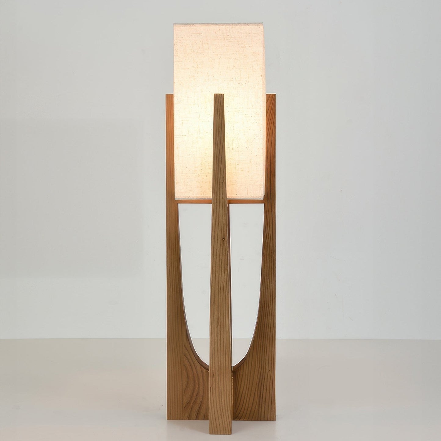 Nokami – Staande lamp van notenhout in Japans geïnspireerd design