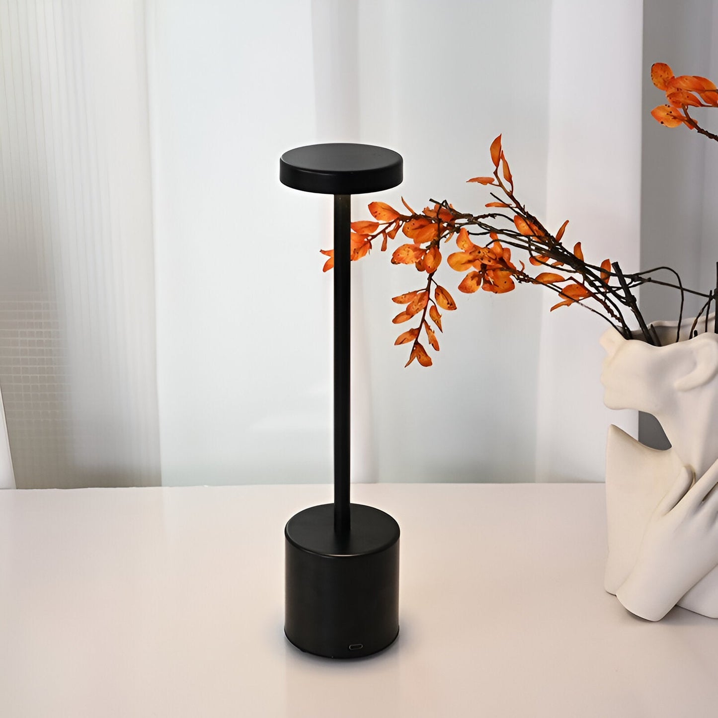 VintageGlow – Retro-geïnspireerde LED-tafellamp met draadloze en USB-oplaadfunctie