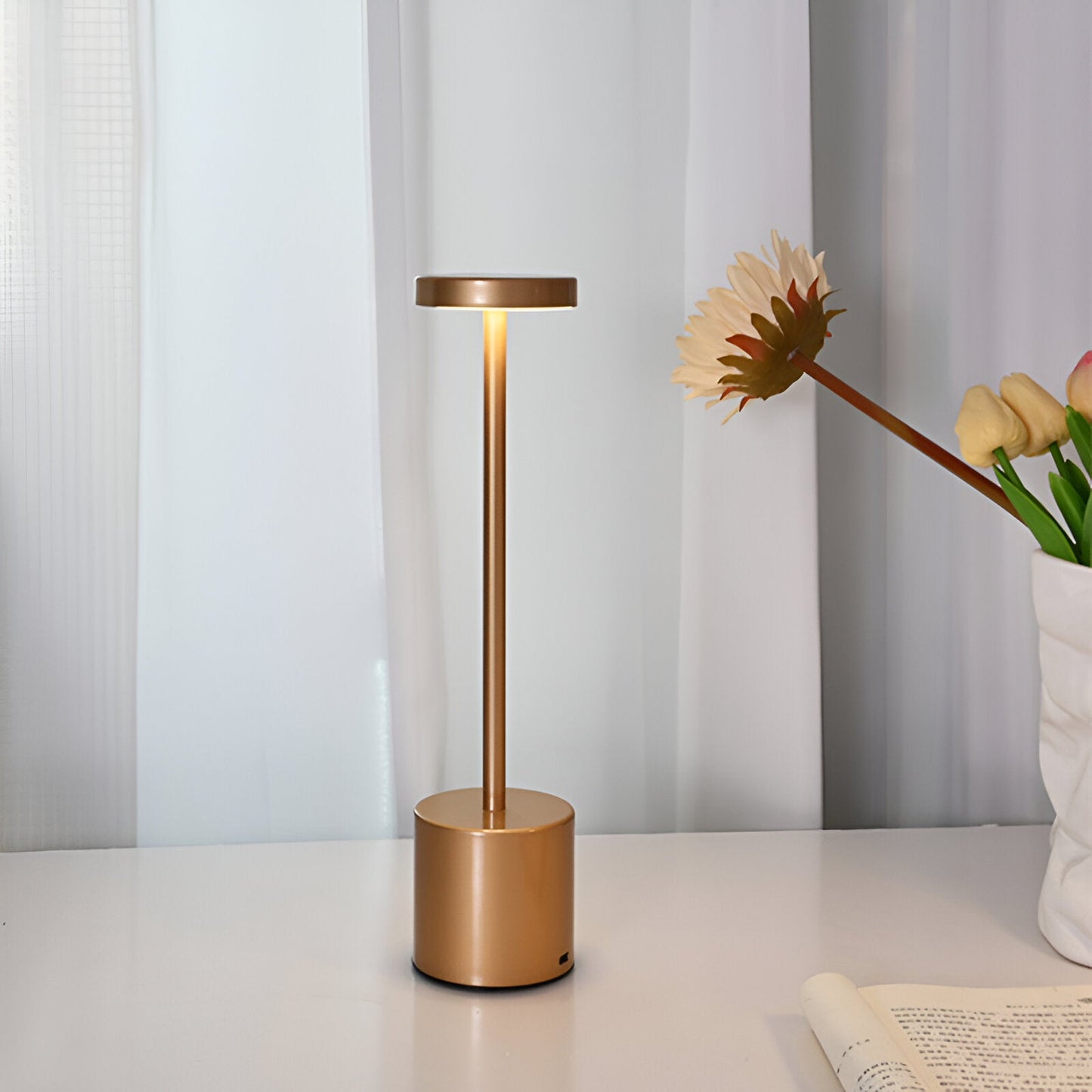 VintageGlow – Retro-geïnspireerde LED-tafellamp met draadloze en USB-oplaadfunctie