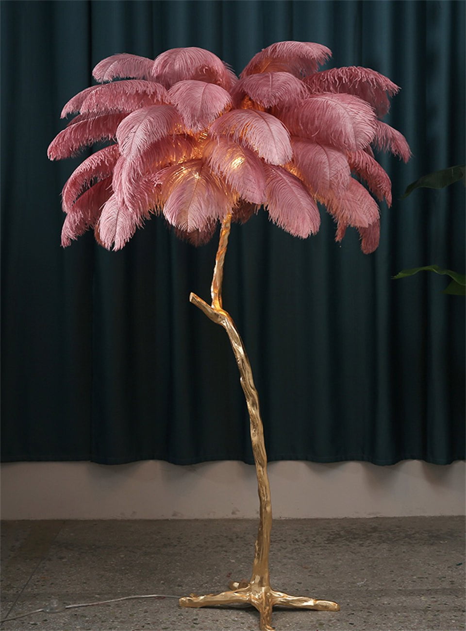 PlumaLuxe – Staande lamp met struisvogelveren in luxe design