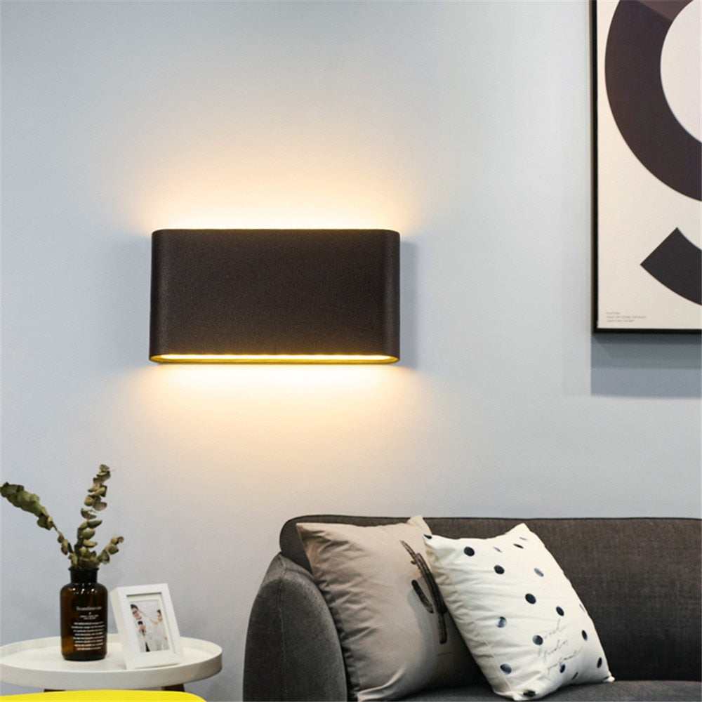 NovaBeam – Moderne LED Waterdichte Wandlamp voor Buiten (Omlopend Licht)