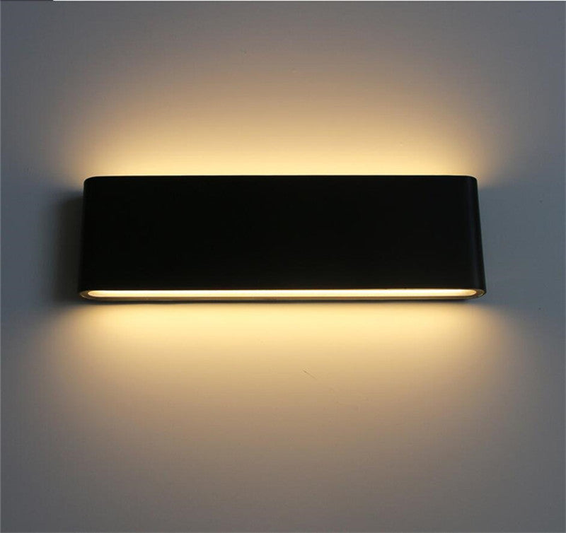 NovaBeam – Moderne LED Waterdichte Wandlamp voor Buiten (Omlopend Licht)