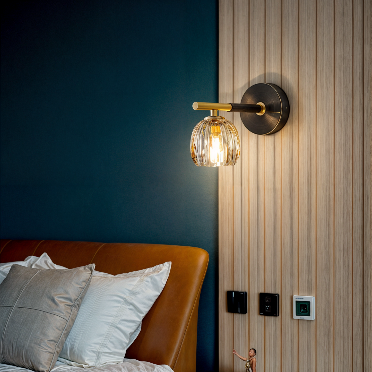 Solvay - Moderne koperen bolwandlamp