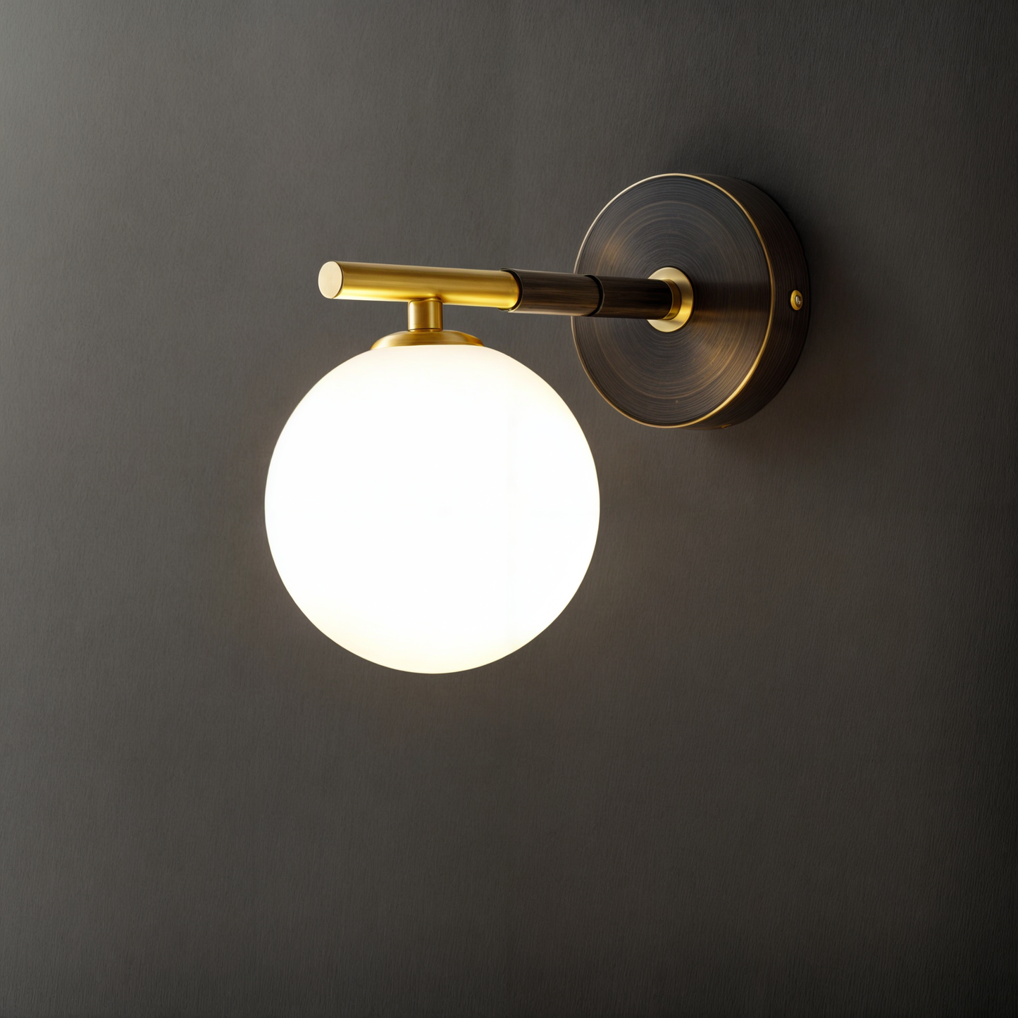 Solvay - Moderne koperen bolwandlamp