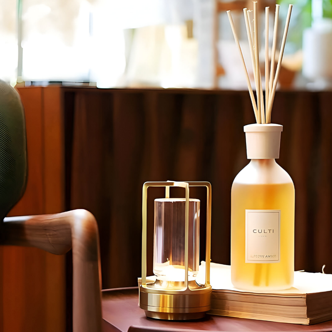 ElegantGlow – Draagbare en waterbestendige design tafellamp