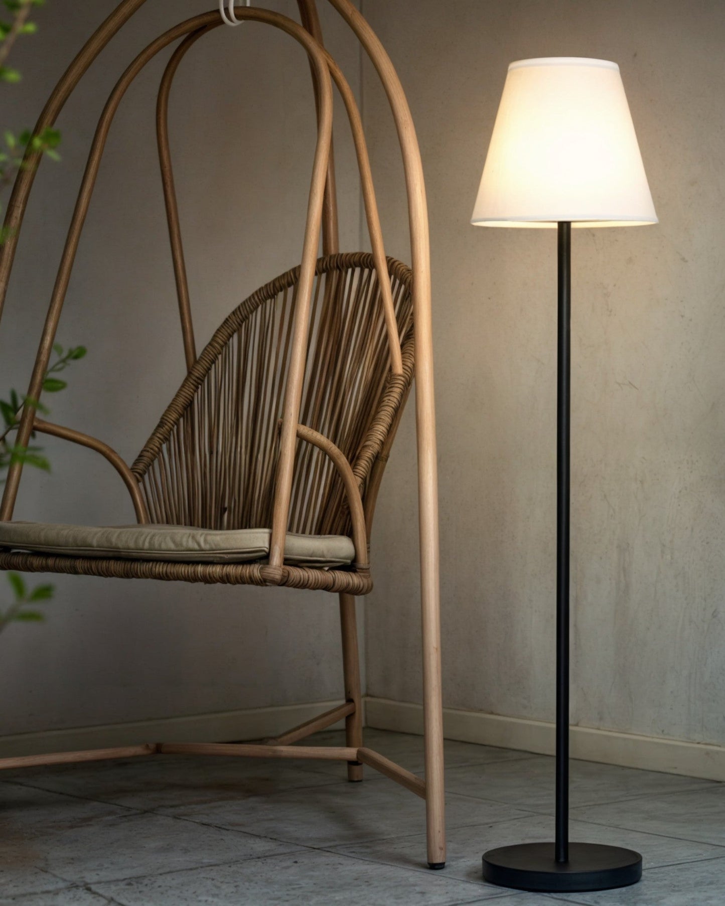 ScandiGlow – Solar LED Vloerlamp met Scandinavisch Design
