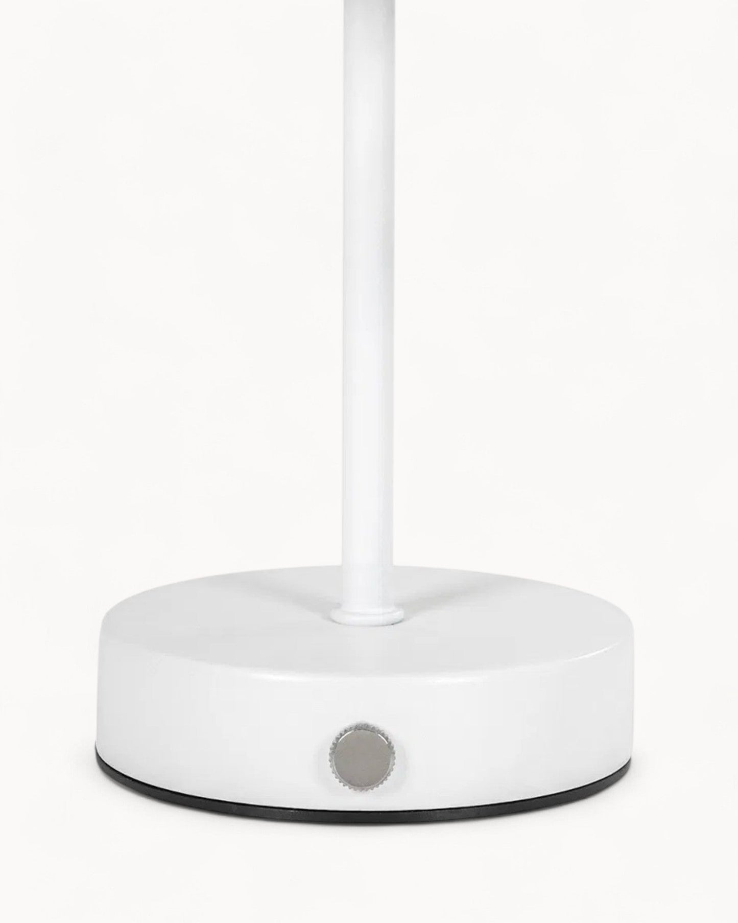 Holt – Oplaadbare LED Tafellamp van Staal in Wit (Modern Design)