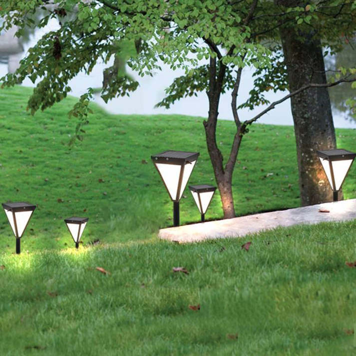 VernoLux – Moderne LED Buitenlamp van Metaal en Acryl in Stijlvol Zwart