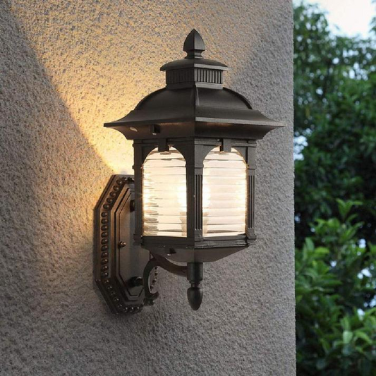 VetroLux – Klassieke Buitenwandlamp van Antiek Glas