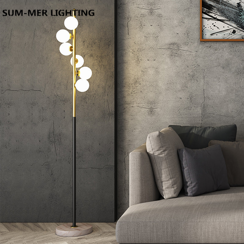 Virella – Scandinavische staande lamp met glazen kap