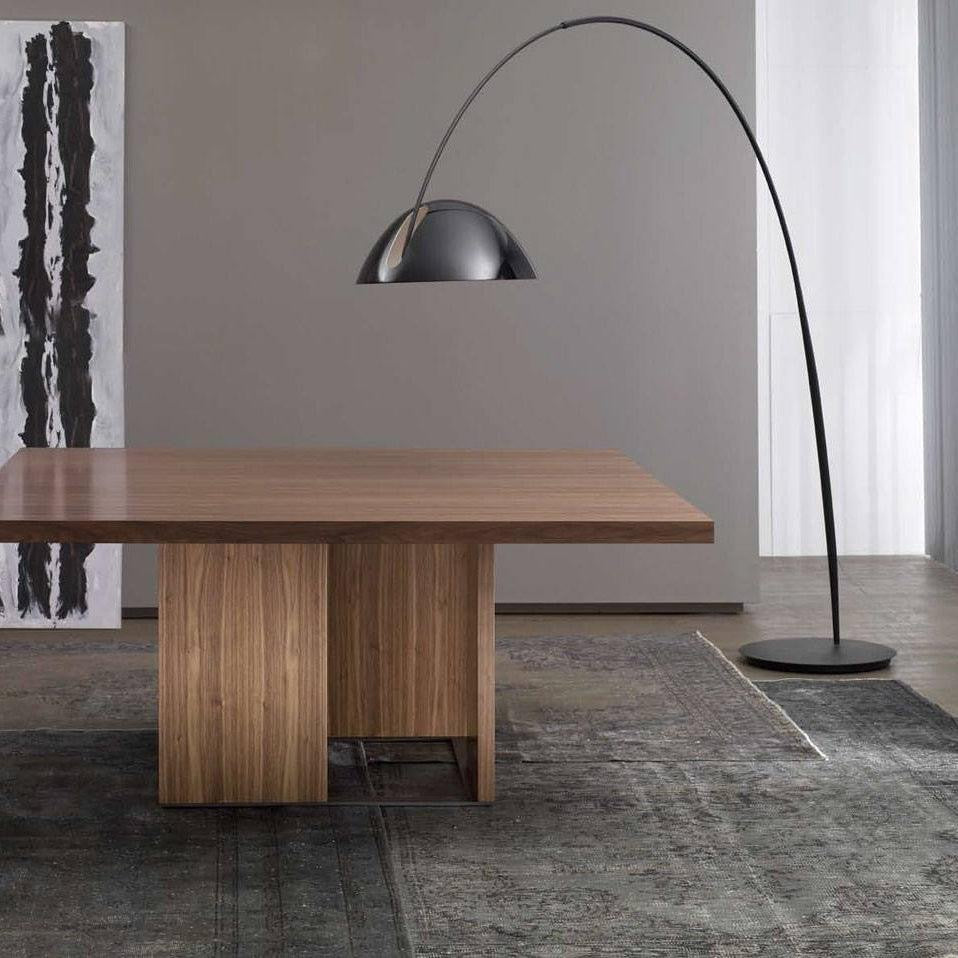 IronGlow – Moderne Stalen Vloerlamp