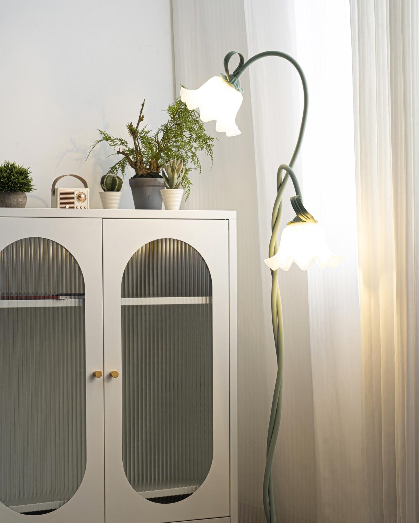 Callora – Staande lamp met elegante calla-bloemvorm