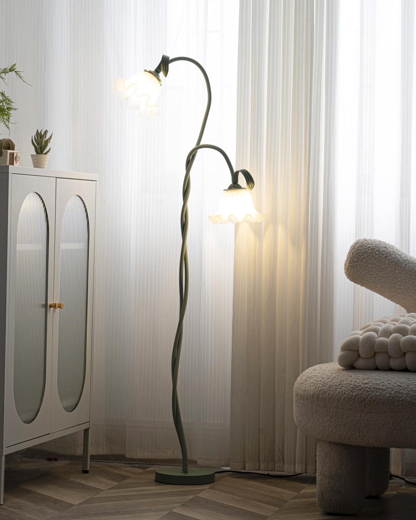 Callora – Staande lamp met elegante calla-bloemvorm