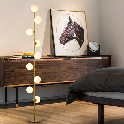 Virella – Scandinavische staande lamp met glazen kap