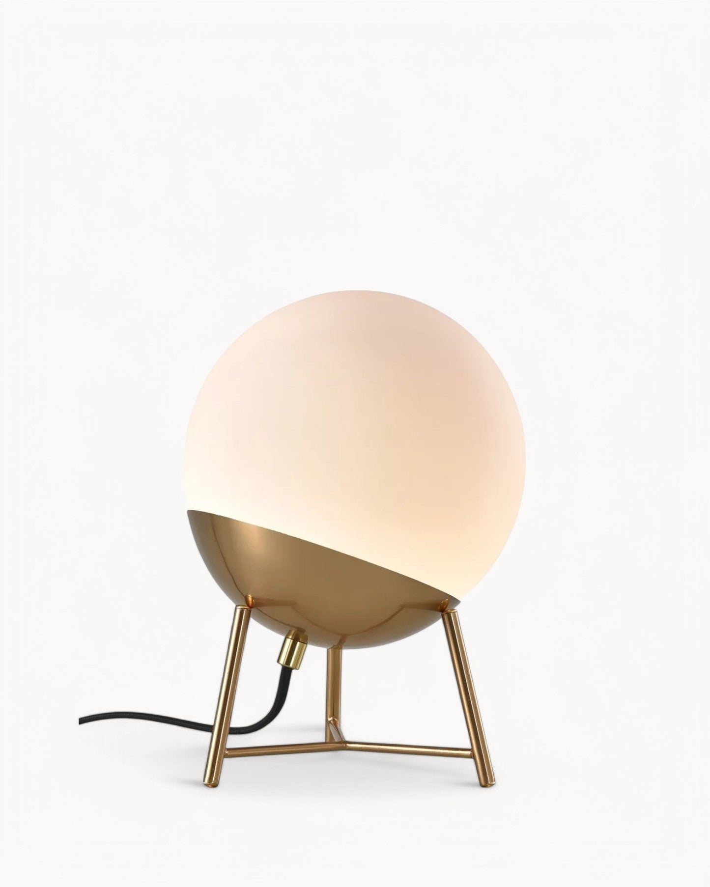 Elena – Tafellamp met Messinglook & Witte Glazen Bol