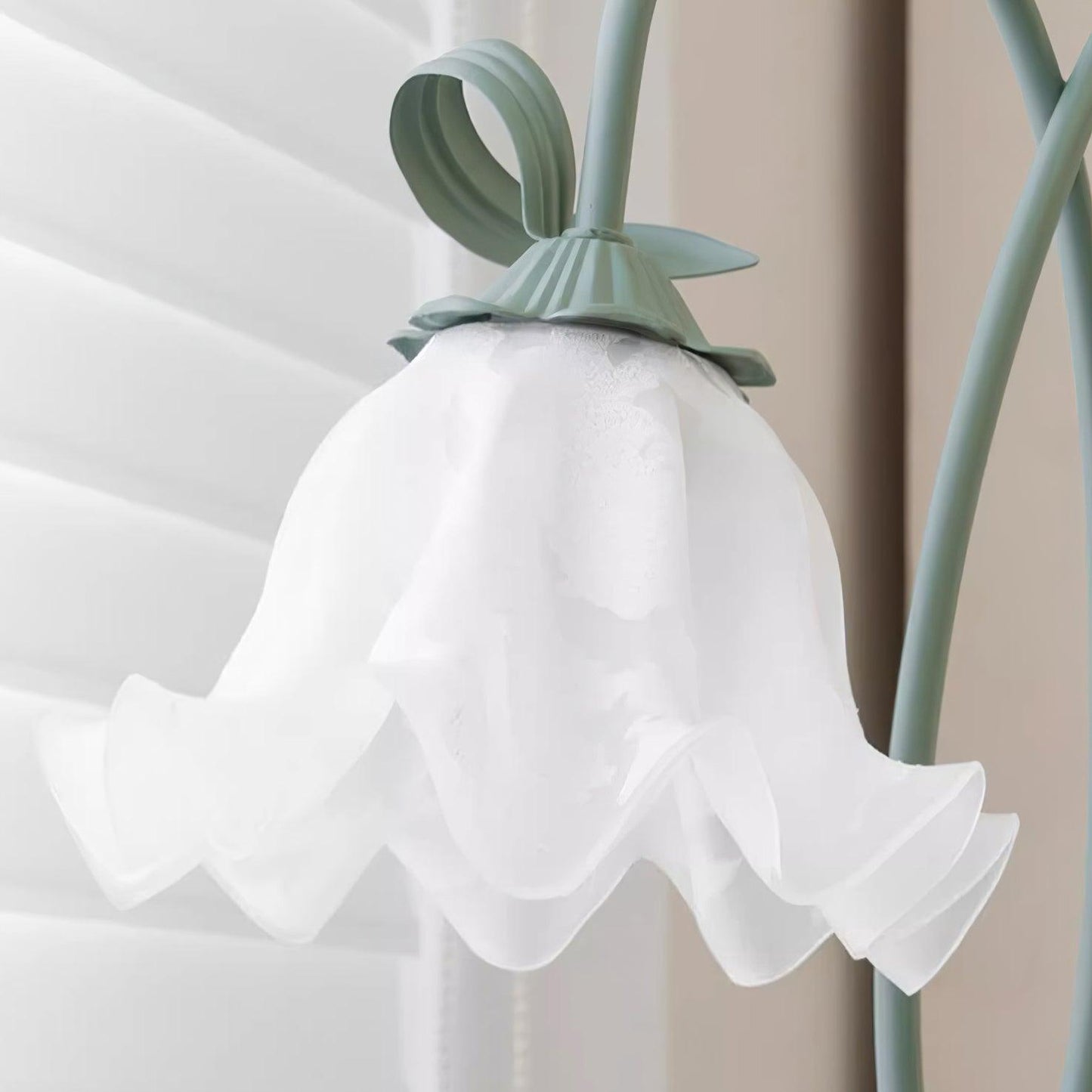 Callora – Staande lamp met elegante calla-bloemvorm