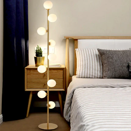 Virella – Scandinavische staande lamp met glazen kap