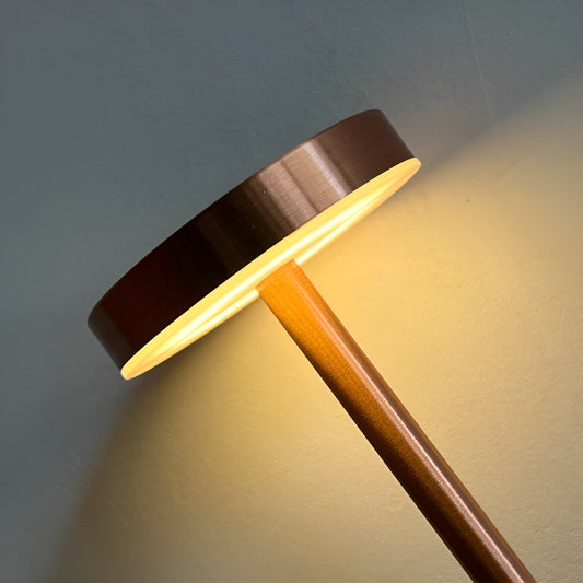 VintageGlow – Retro-geïnspireerde LED-tafellamp met draadloze en USB-oplaadfunctie