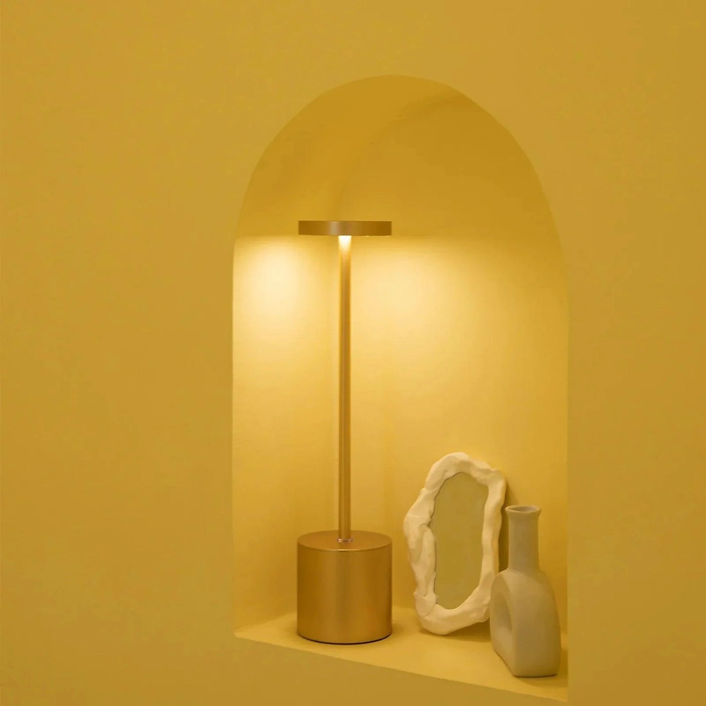 LumaGlow - Stijlvolle Draadloze Tafellamp met USB-oplaadfunctie