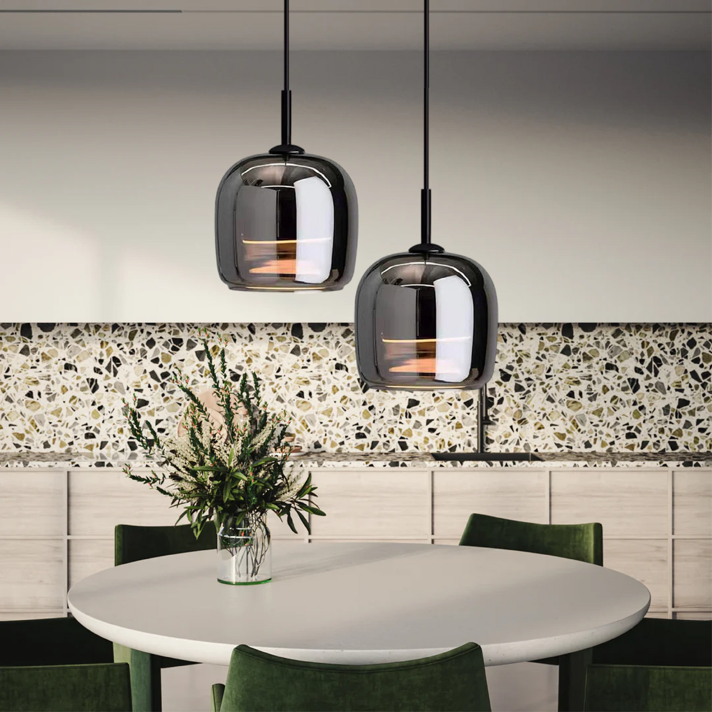 Noira – Scandinavische hanglamp van zwart glas met moderne elegantie