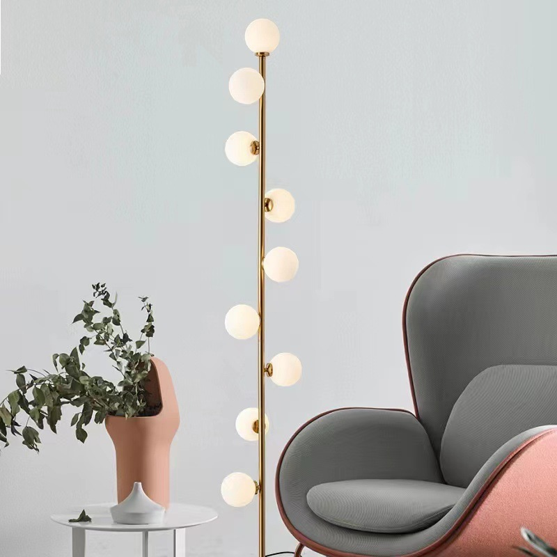 Virella – Scandinavische staande lamp met glazen kap