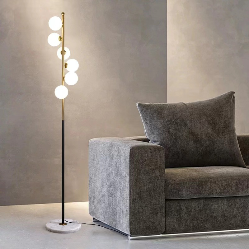 Virella – Scandinavische staande lamp met glazen kap