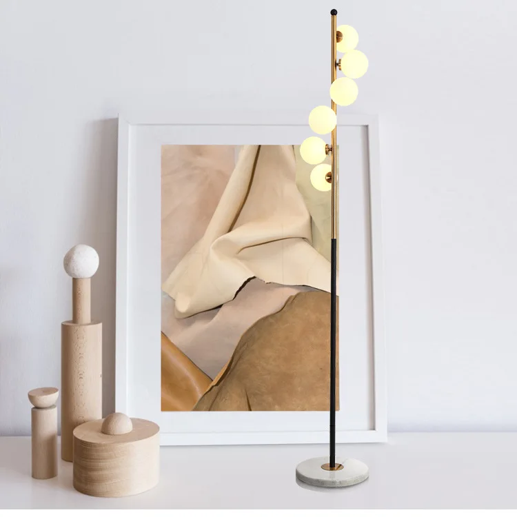 Virella – Scandinavische staande lamp met glazen kap